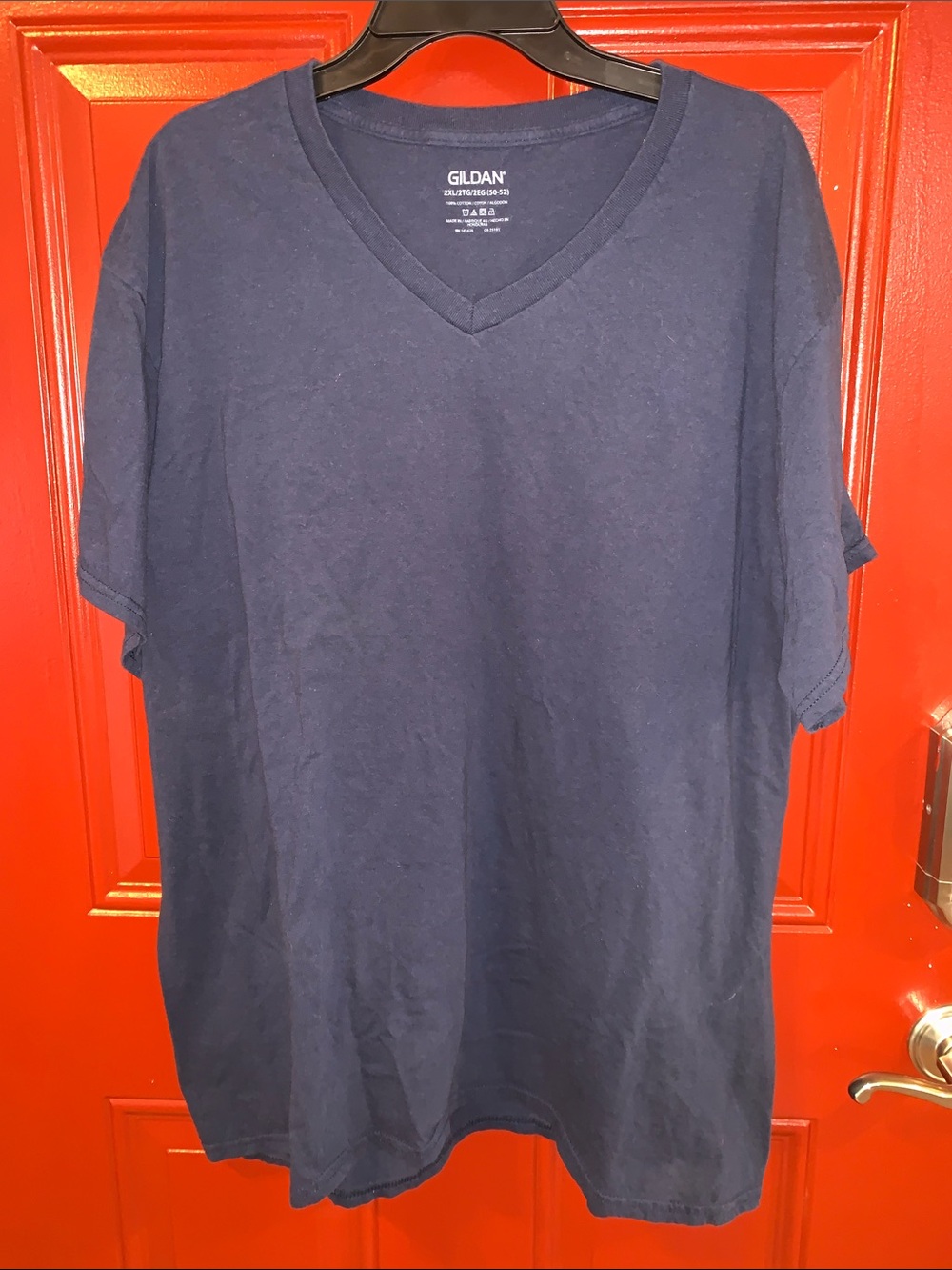 Gildan Men's V-Neck T-Shirt in Navy Blue
